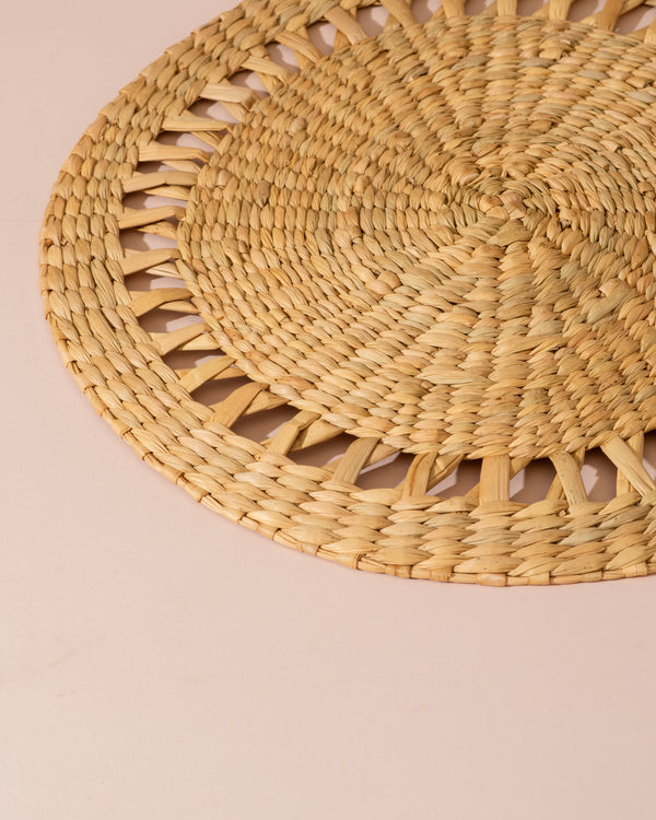 Kauna Grass Round Placemat with Sunburst Pattern, Set of 2