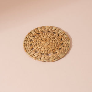Natural light beige straw woven oval coaster from Kouna Grass set of 6