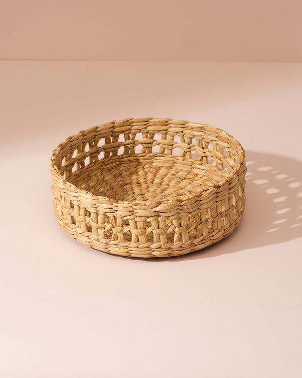 Small Kouna Grass Storage Basket with light beige woven lattice pattern